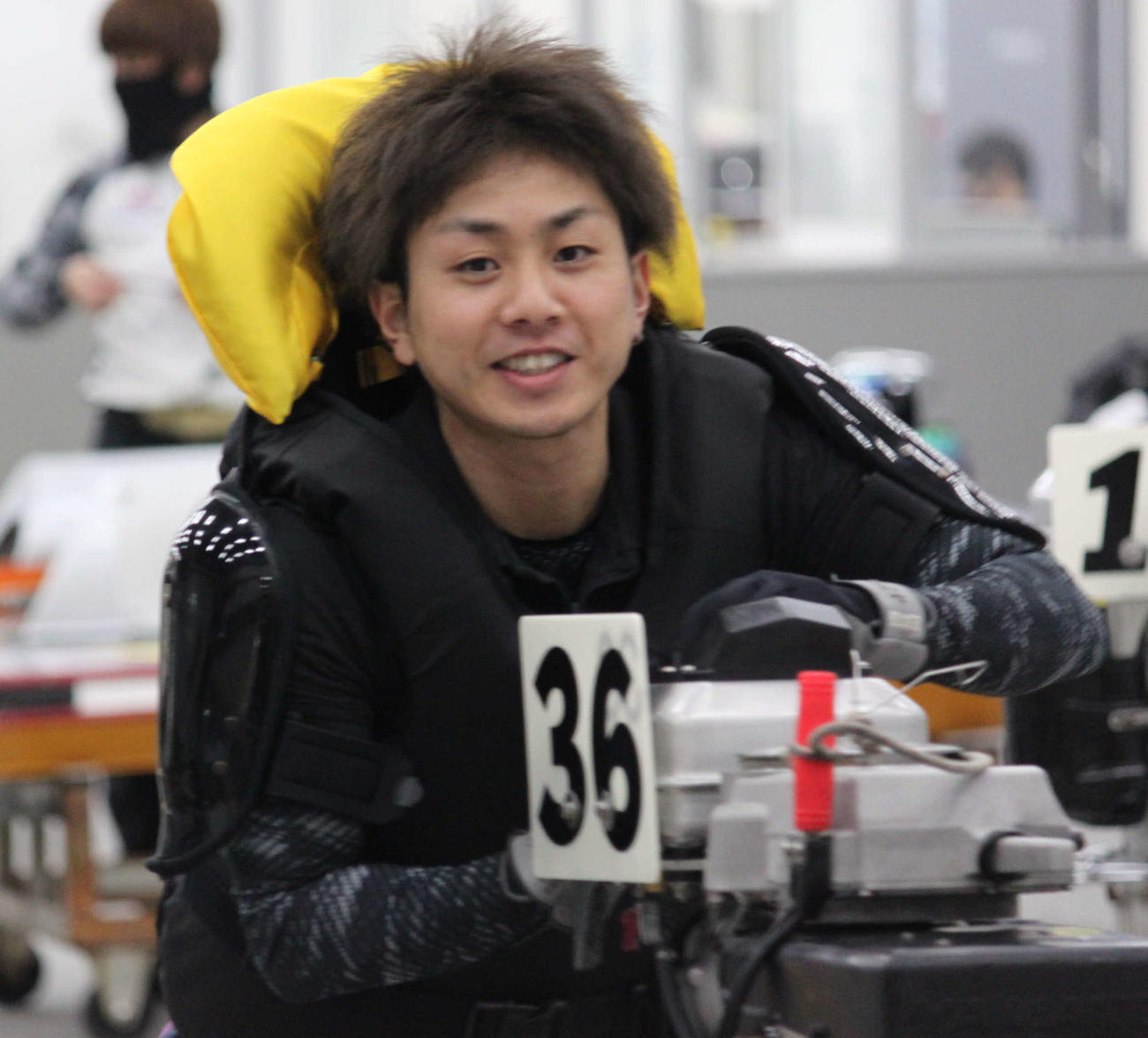 前節V機を手に連勝発進を目指す村上遼（撮影・坂中昭子）