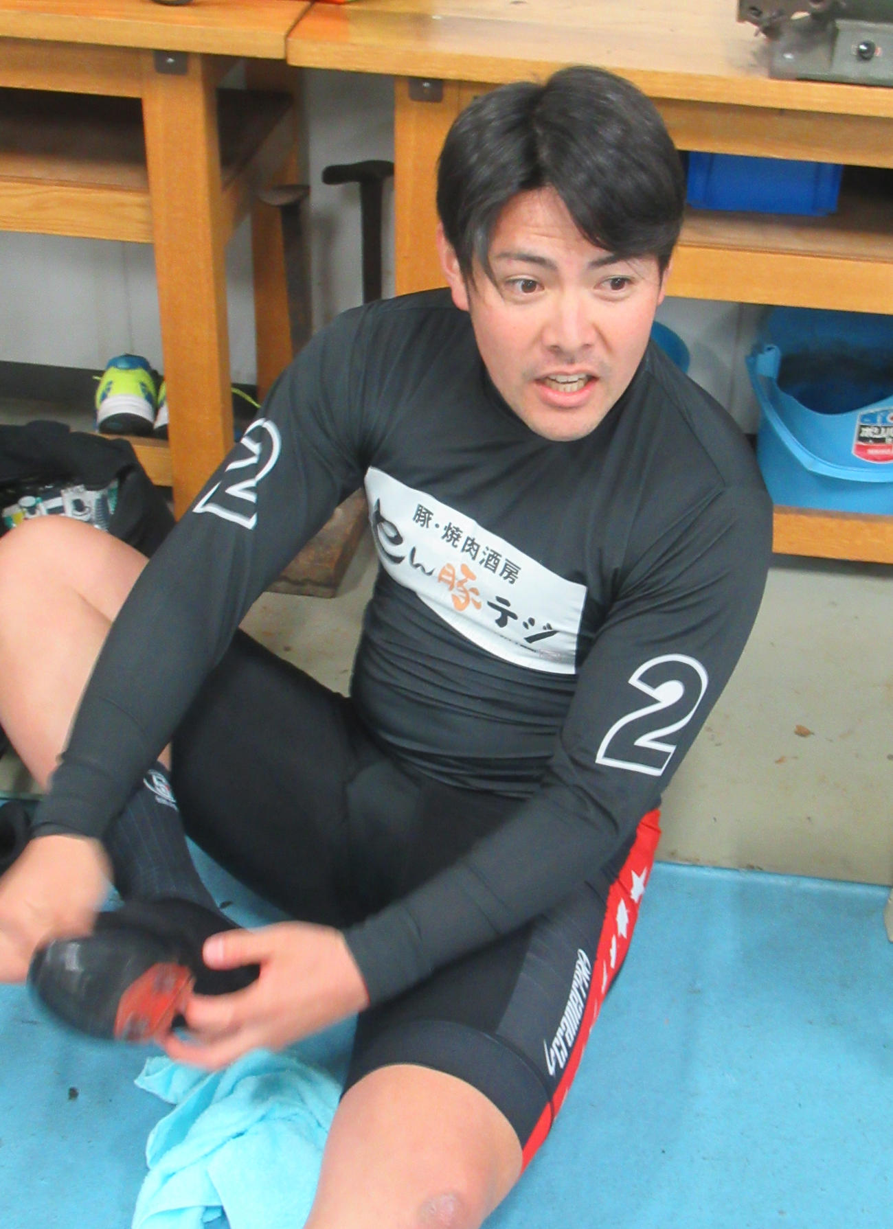 松山競輪場　特別昇班2戦目の岩谷拓磨を逃げで封じ込めた山本直（撮影・岡田晋）