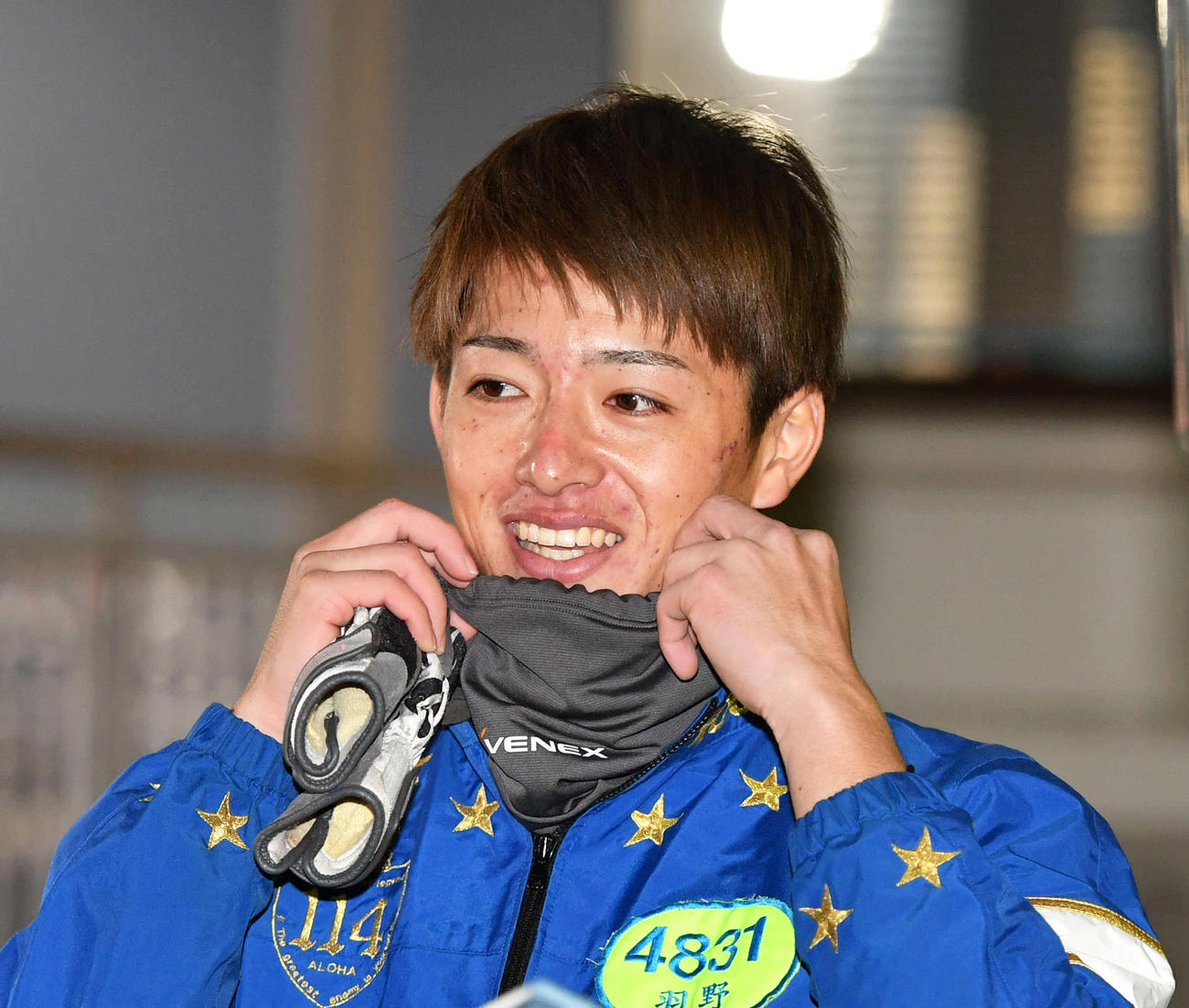 9R、3着で準決勝に進出し、笑顔を見せる羽野直也（撮影・岩下翔太）