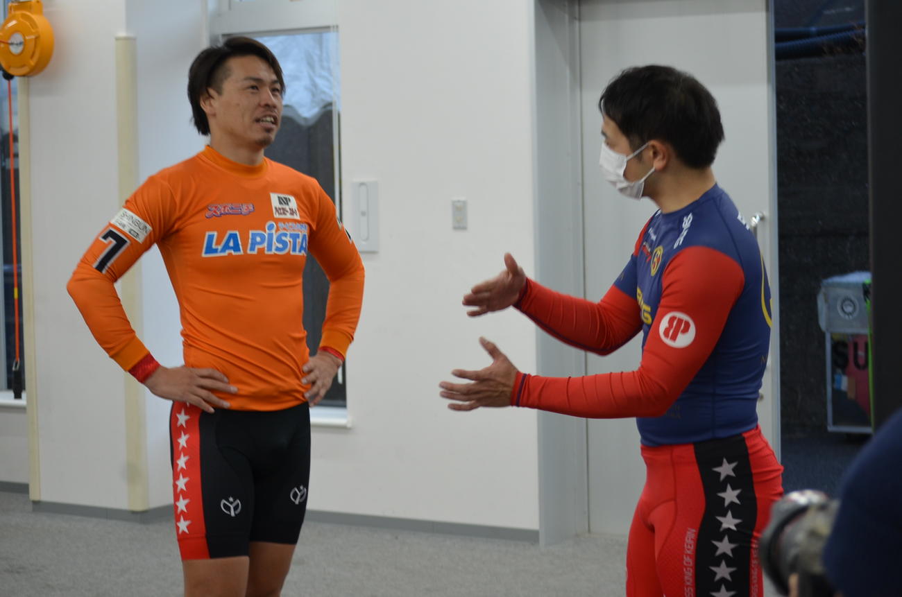 大激戦となった決勝を振り返る浅井康太（左）と松浦悠士
