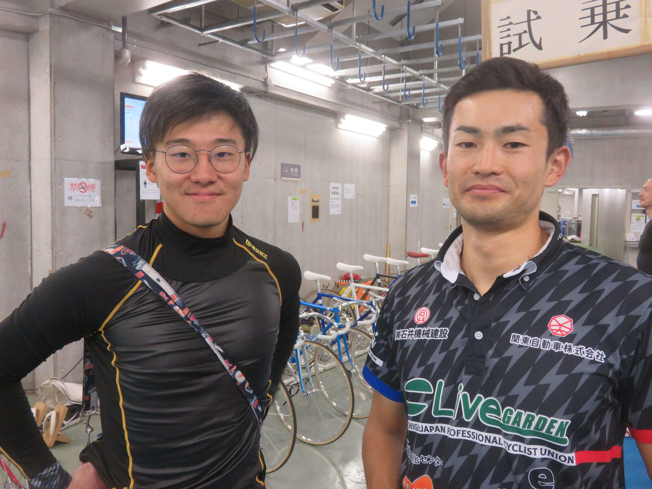 真杉匠（左）を目標に長島大介がチャンスを生かす