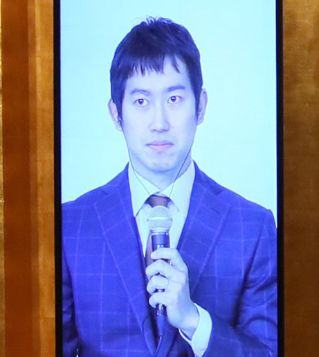 KEIRINグランプリのリモート会見でモニター越しにコメントする脇本雄太