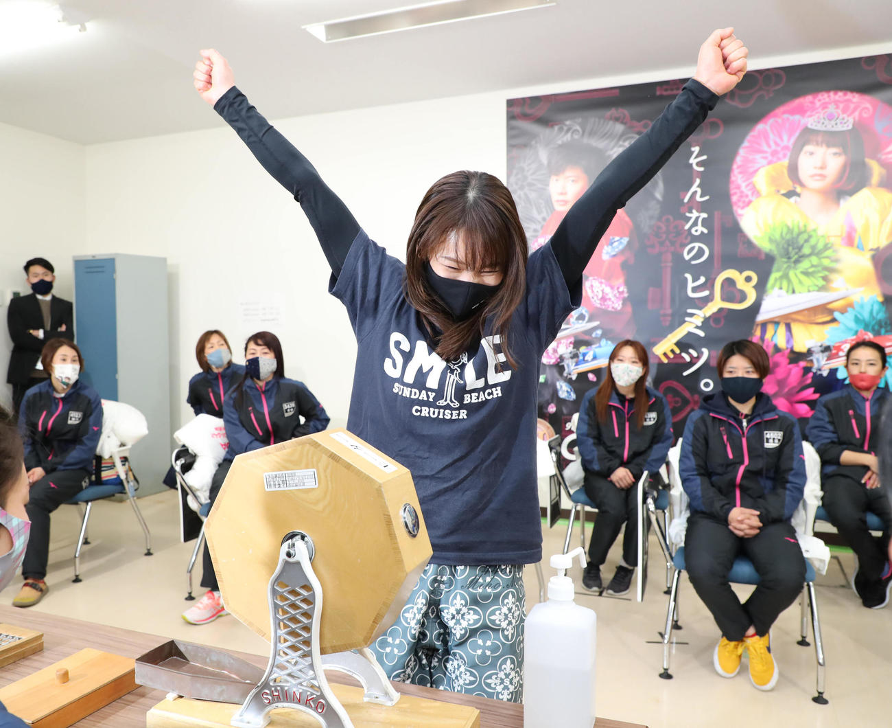29日のトライアルレース枠抽選で1枠を引き当て喜ぶ守屋美穂