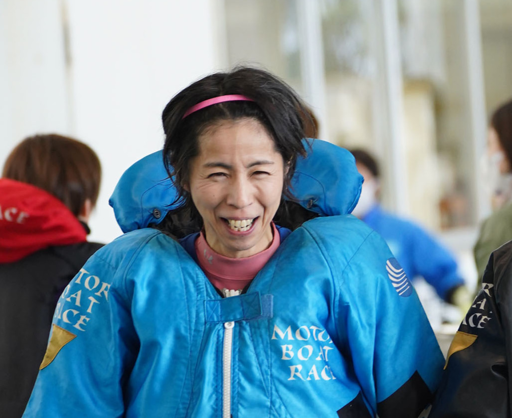 舟足が仕上がりつつある海野ゆかり（撮影・森本幸一）