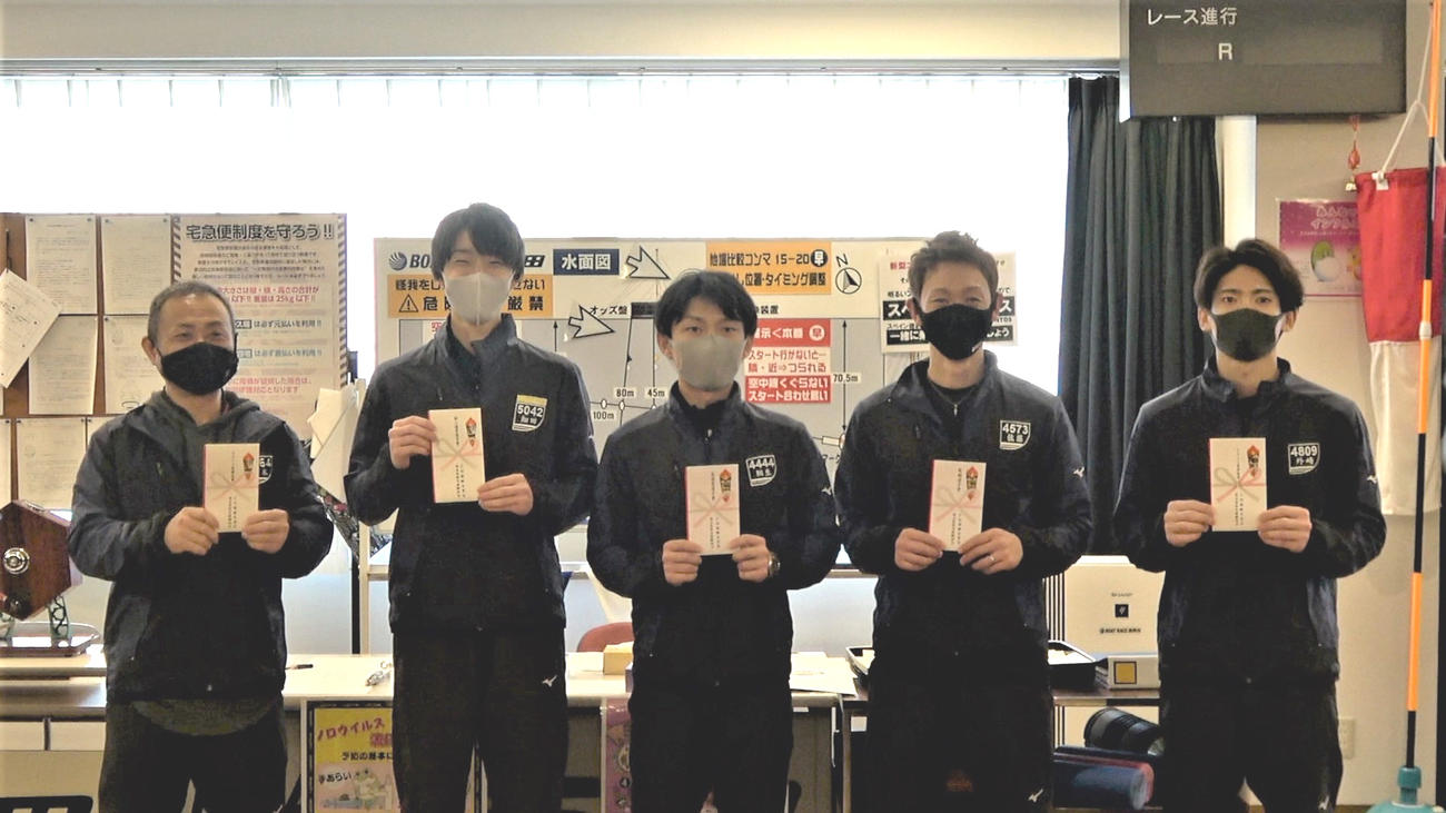 20年埼玉支部優秀選手表彰で、新人優秀選手に選ばれた畑田汰一（左から2人目）（施行者提供）