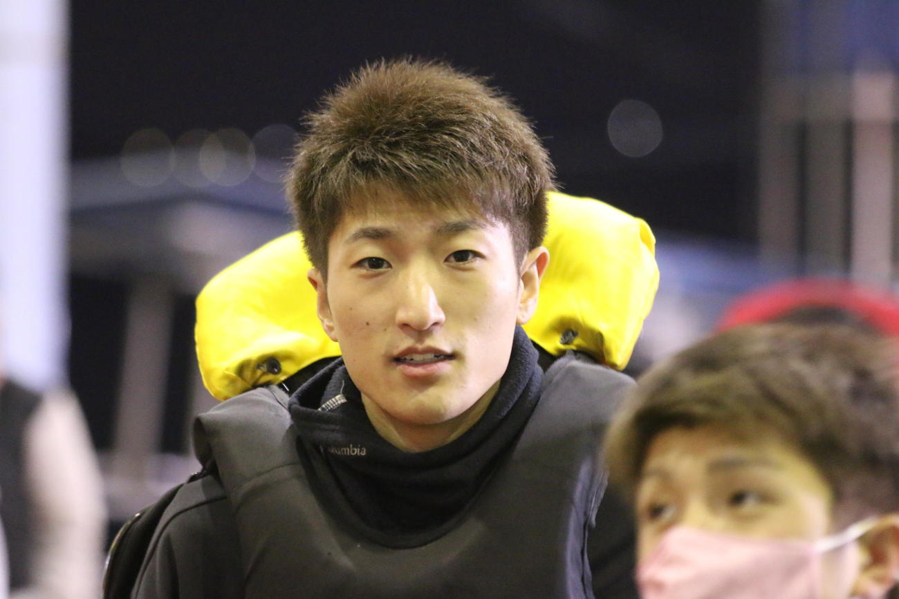 準優9R、地元フレッシュルーキーの原田才一郎が、パワーを駆使して逃げる