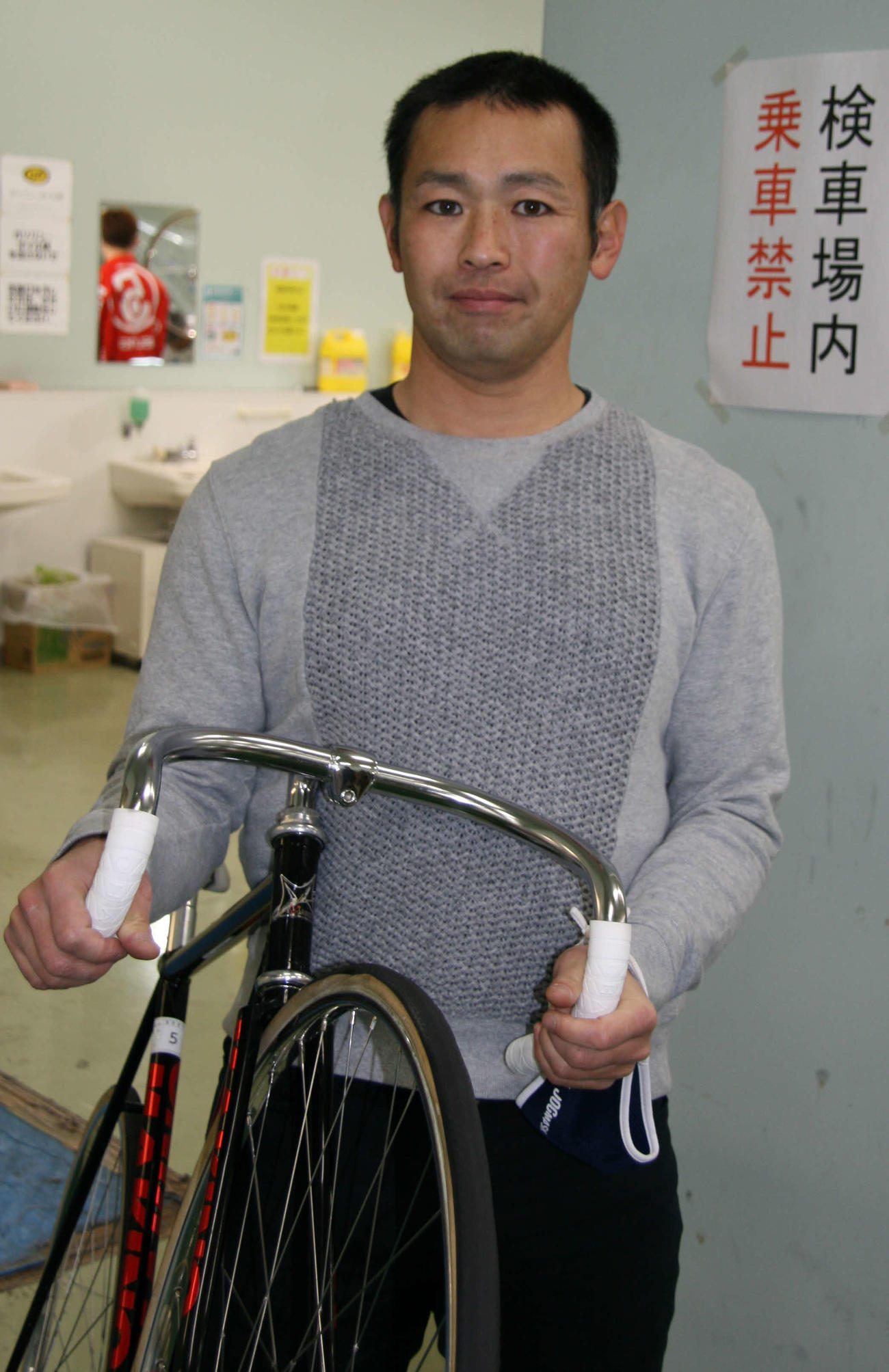 予選8Rは山賀雅仁がマーク策で切れ味勝負に出る（撮影・秋山正則）