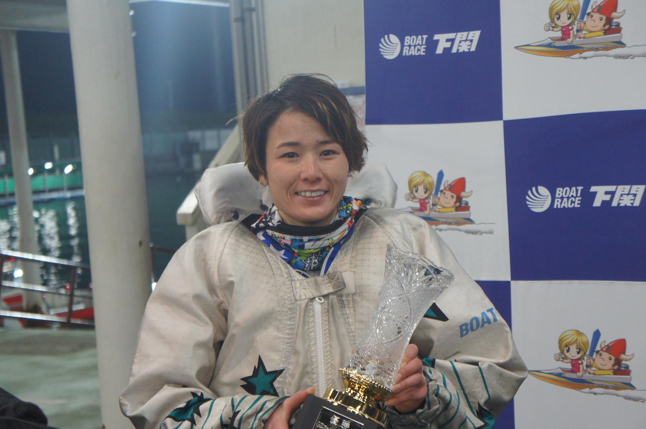 平高奈菜がイン速攻で今年初優勝を飾った（撮影・山崎千郷）