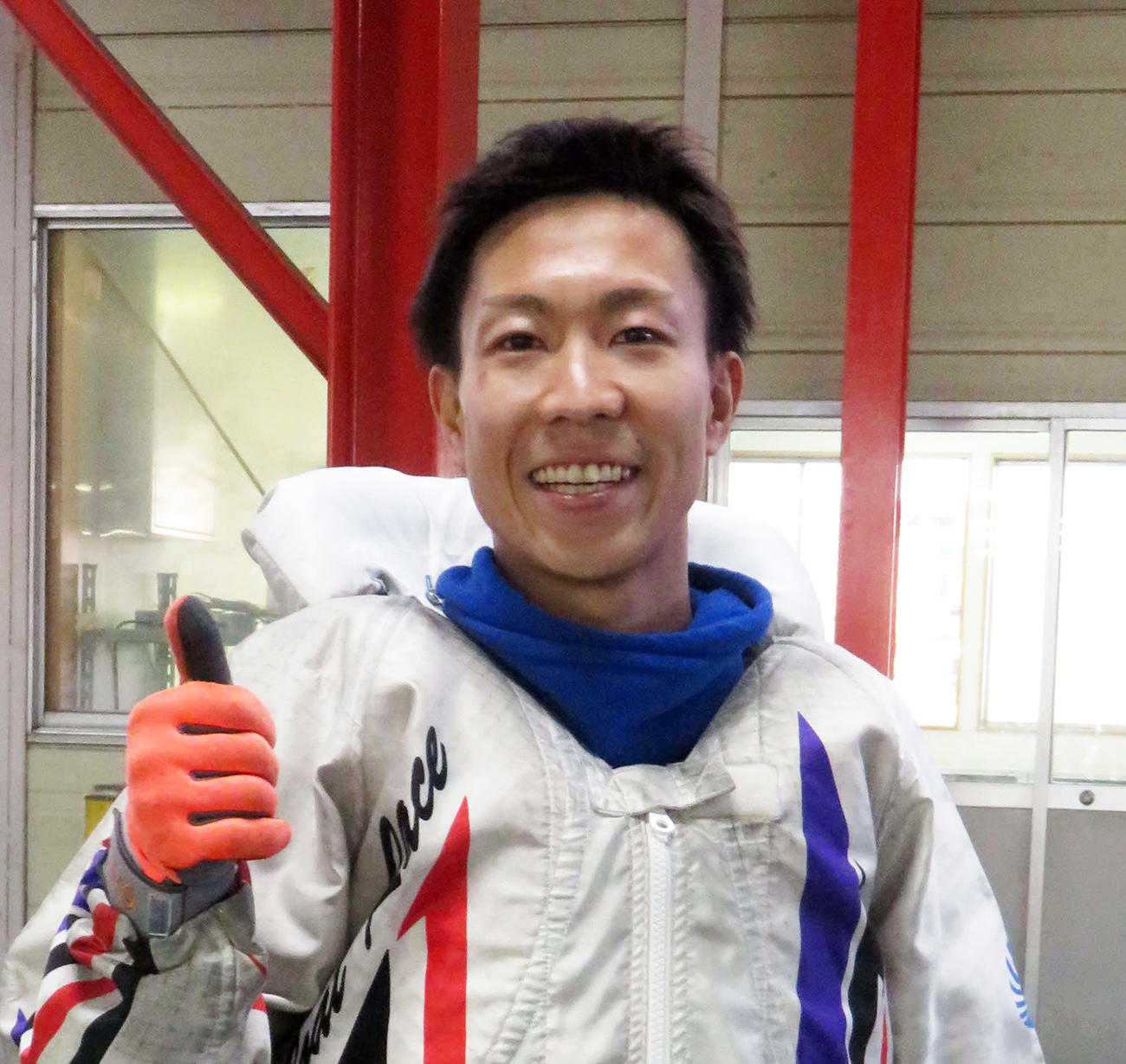 今年初優勝にガッツポーズする木下翔太（撮影・野島成浩）