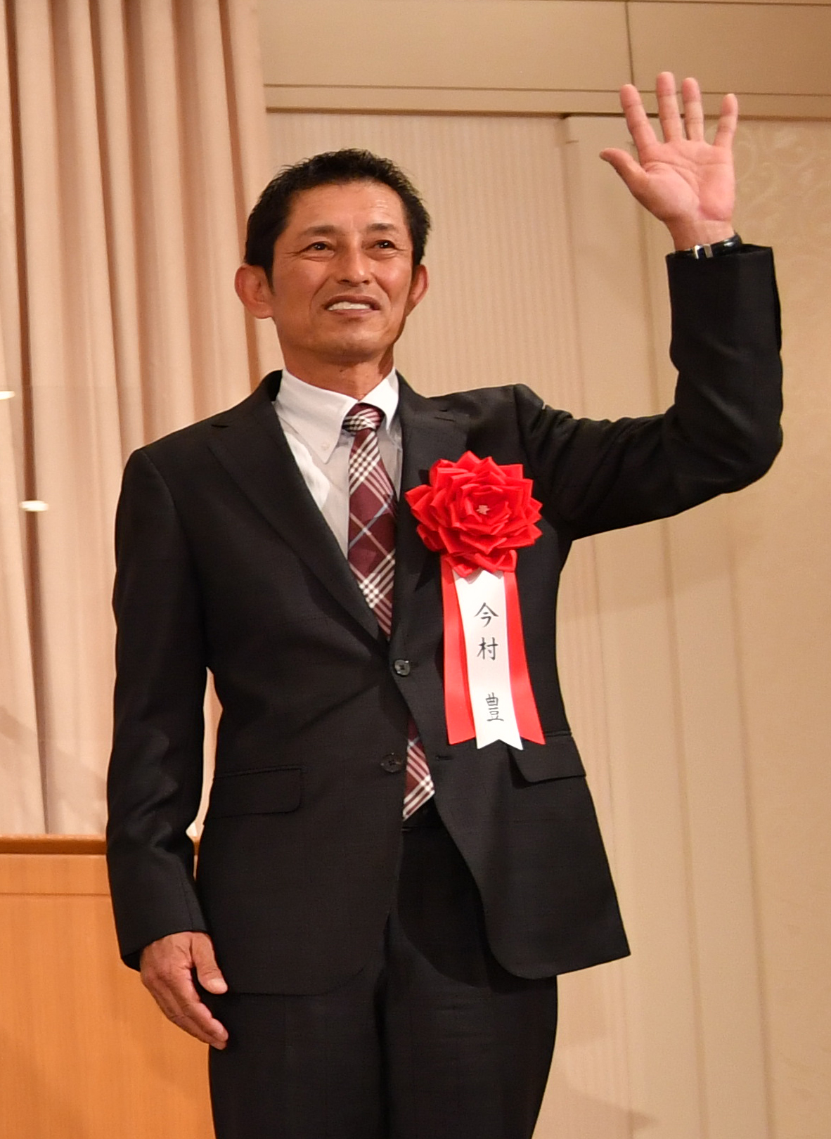 日刊スポーツ年間三賞の表彰式で特別賞の今村豊氏（撮影・柴田隆二）