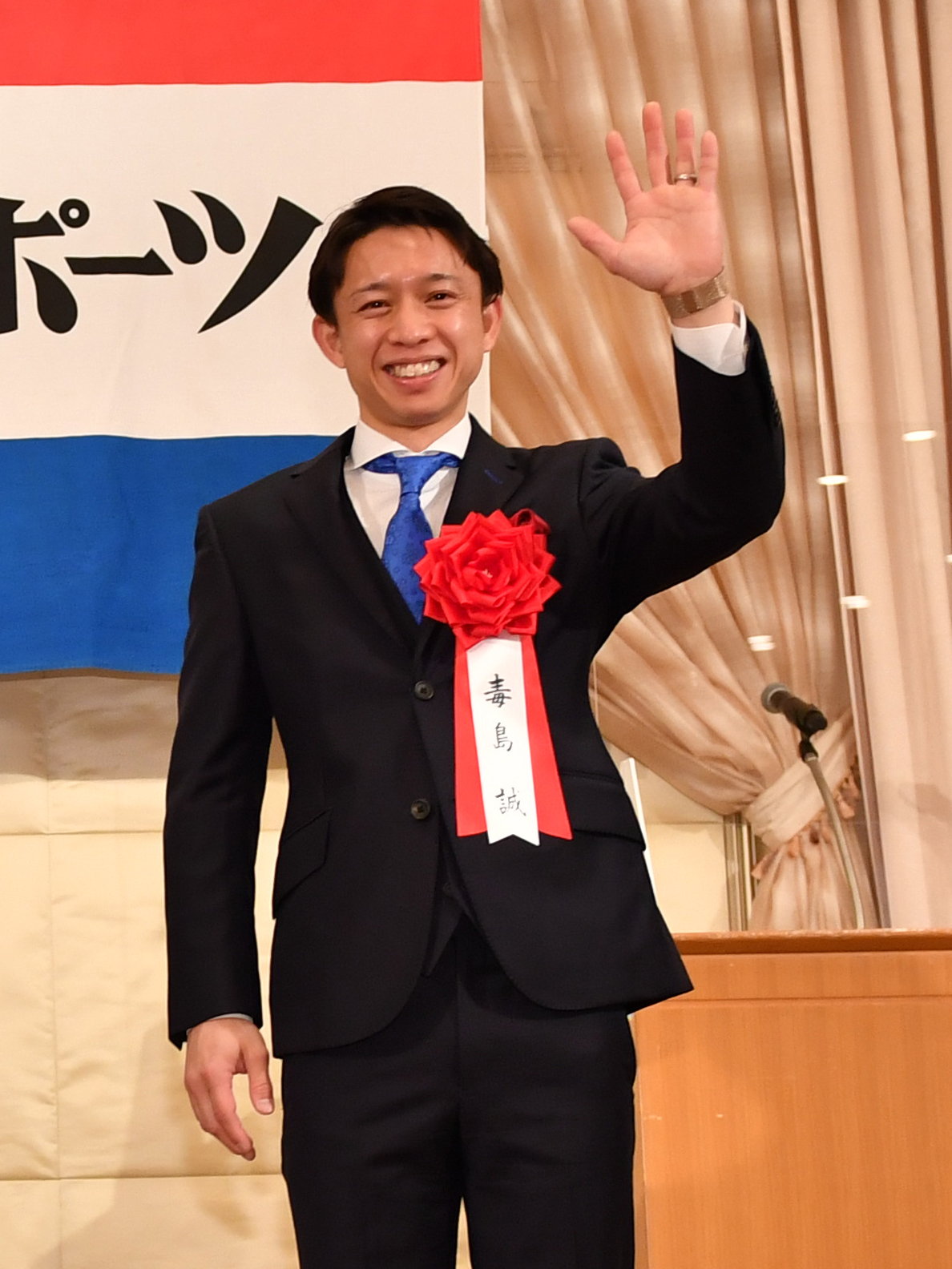日刊スポーツ年間三賞の表彰式で技能賞の毒島誠（撮影・柴田隆二）