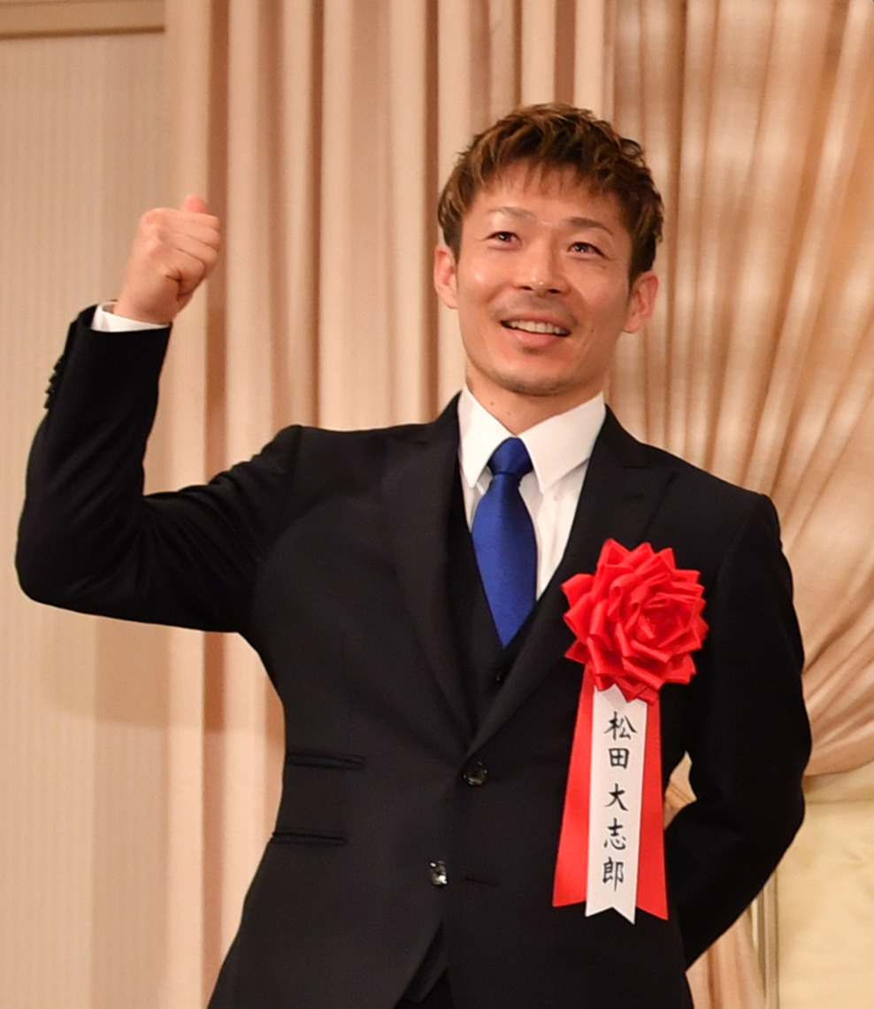 日刊スポーツ年間三賞の表彰式で敢闘賞の松田大志郎（撮影・柴田隆二）