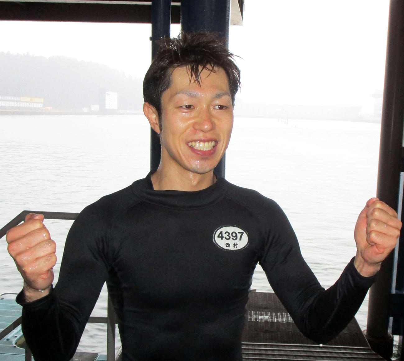 10Rを逃げ切り通算1000勝を達成、水神祭を行った西村拓也（撮影・安井雅彦）