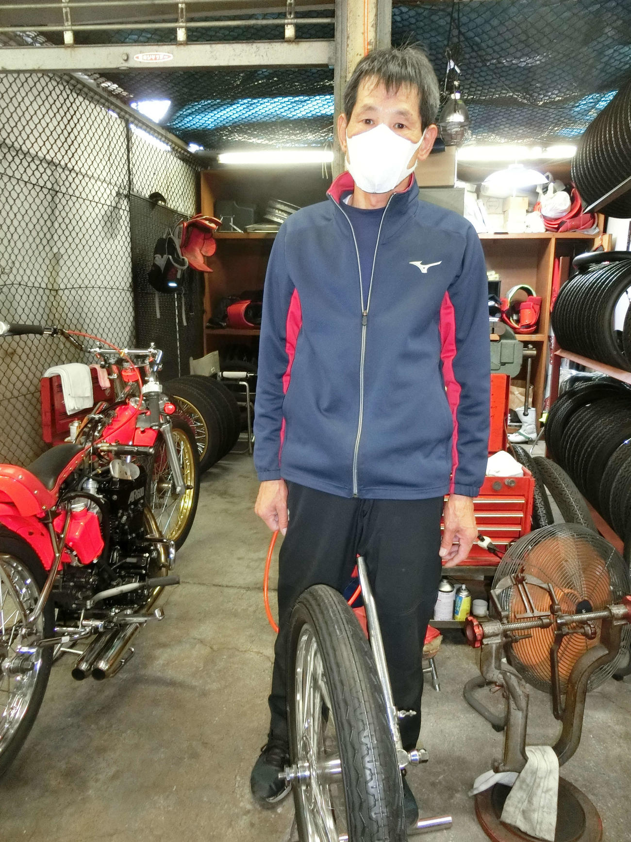 岩田行雄は素早い仕掛けでオープニングレースを制した（撮影・海老原実）