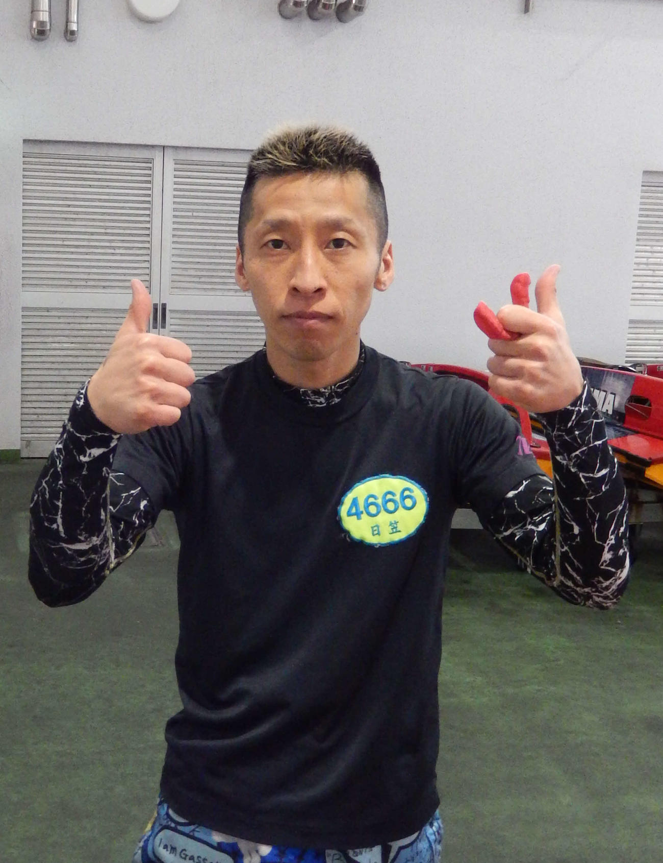 2日目、日笠勝弘が1回走りの9Rを逃げ切りサムズアップ