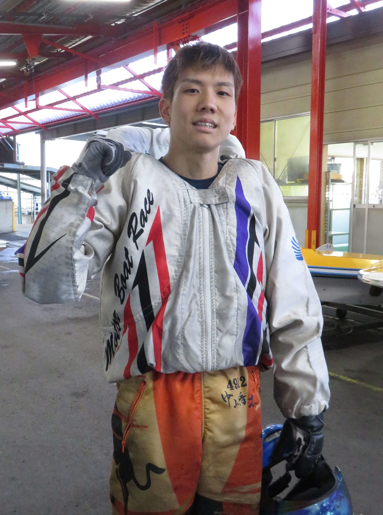 初優勝を飾ってガッツポーズする中山将太