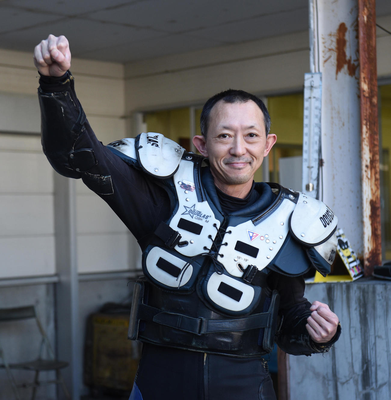 準決勝9Rで2着の若井友和はガッツポーズする（撮影・柴田隆二）