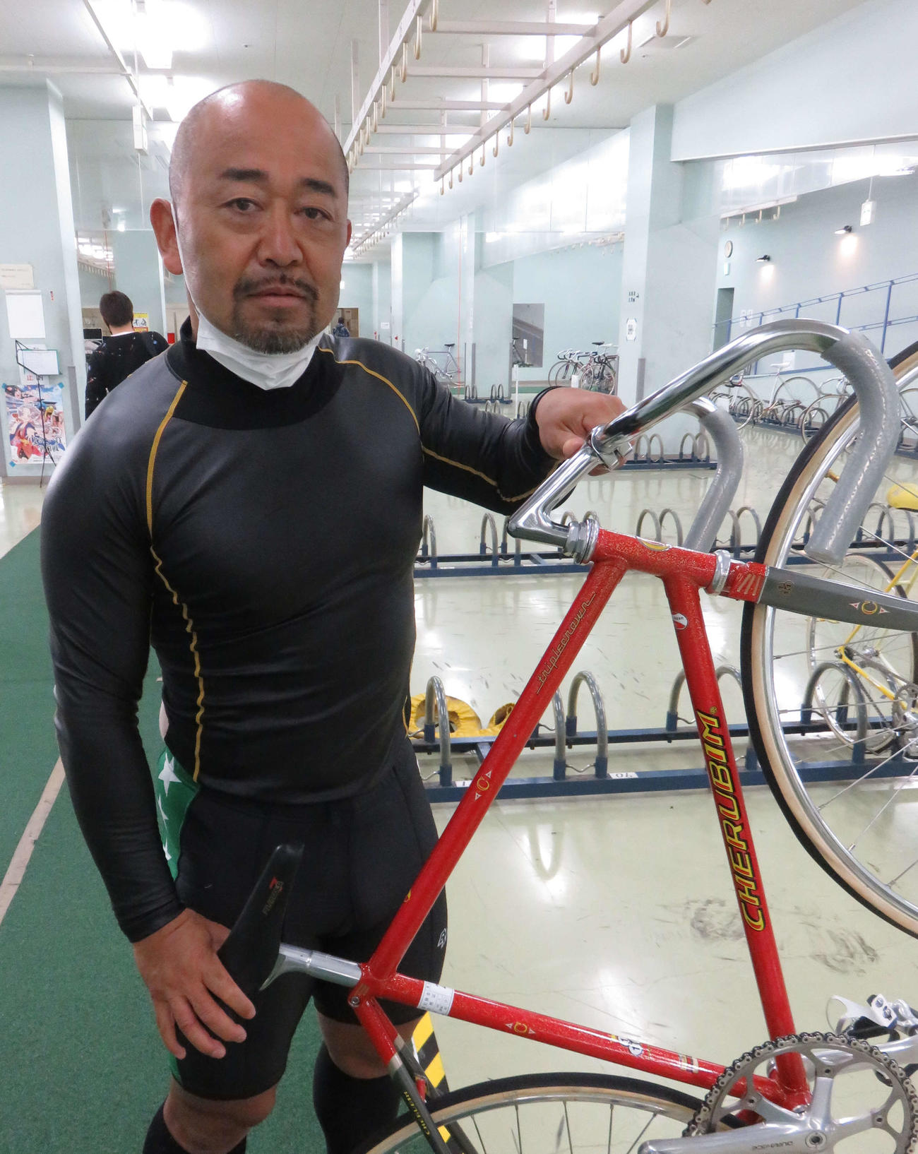 為田学がS級鈴木庸之より譲り受けたフレームで挑む（撮影・野島成浩）