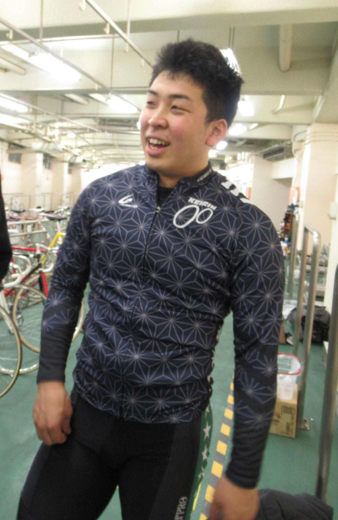 北国育ちの桜井祐太郎が寒さの中を突っ走る（撮影・山田敏明）