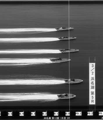 浜名湖5Rのスリット写真。全艇フライングで、峰竜太（上から3人目）ら4人が非常識なフライングを犯した（施行者提供）