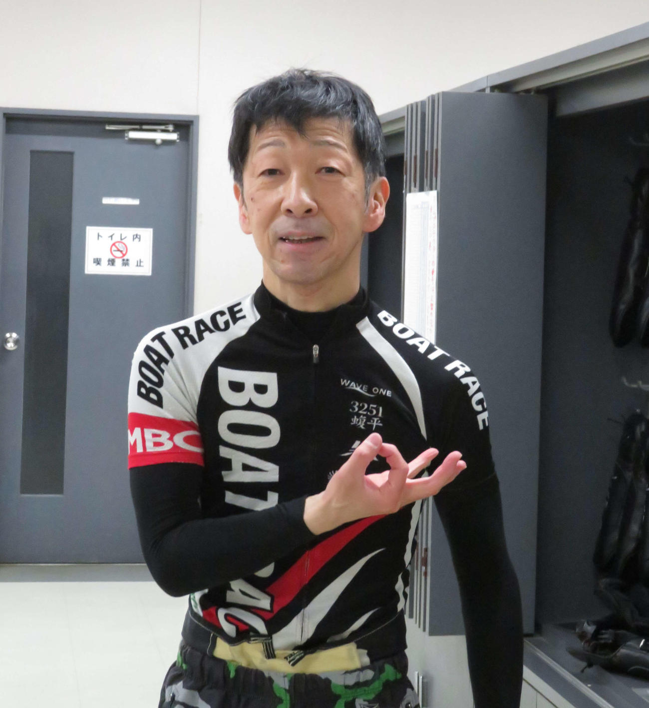 現在一押しの埼玉ポーズで連勝を喜ぶ平石和男
