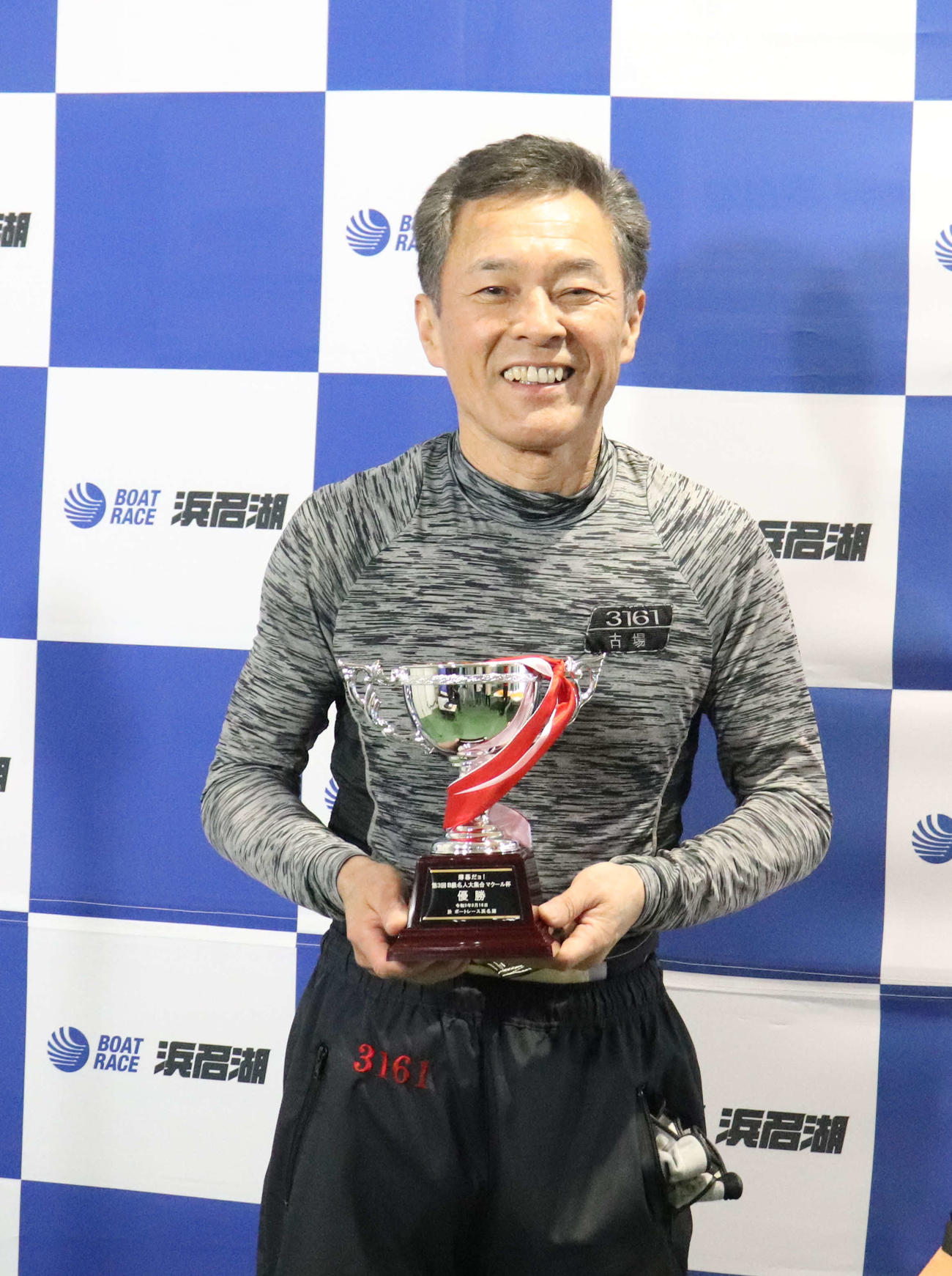 古場輝義が約3年ぶりの優勝を決めて満面の笑みをみせた