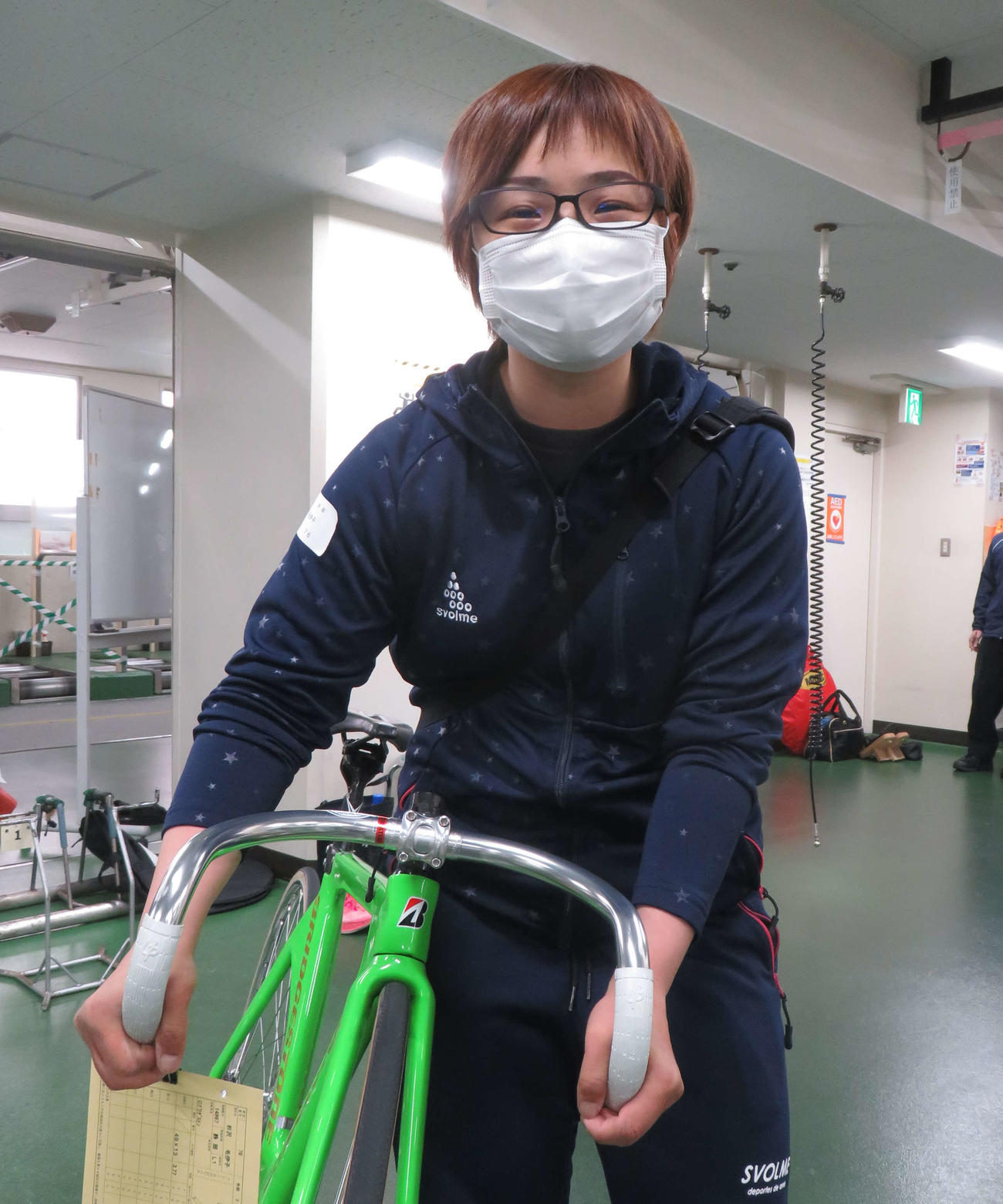 花粉症に負けじと頑張る杉沢毛伊子（撮影・栗田文人）