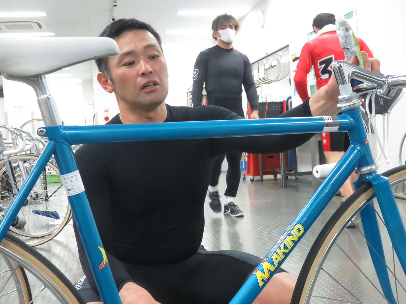 滝沢正光カラーの新車が絶好調の山賀雅仁