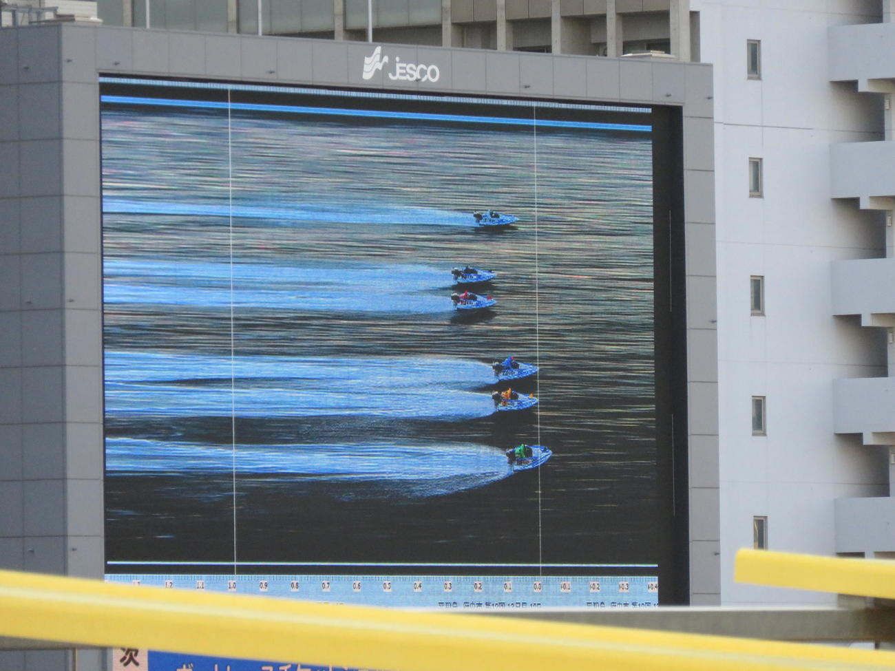 2艇フライングの出た2日目12Rのスタート映像（撮影・窪寺伸行）