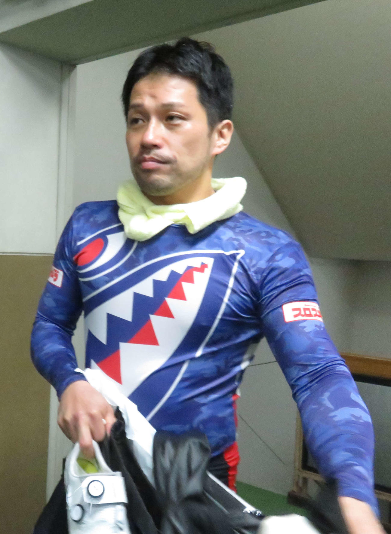今節は先行で見せ場を作っている松岡健介