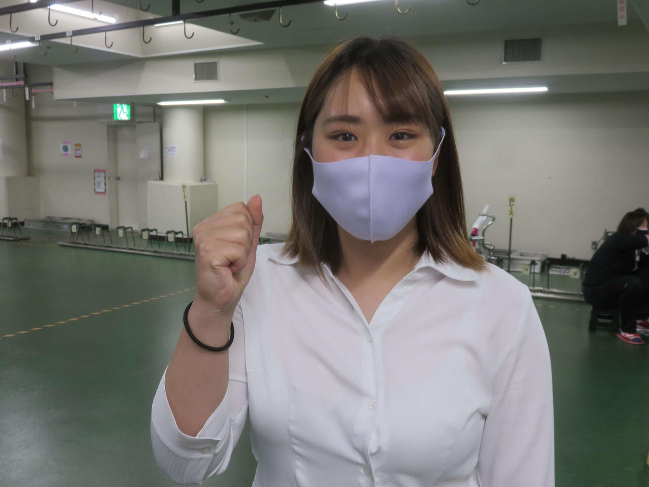 今年初戦に気合を入れる新井美菜（撮影・中野公博）