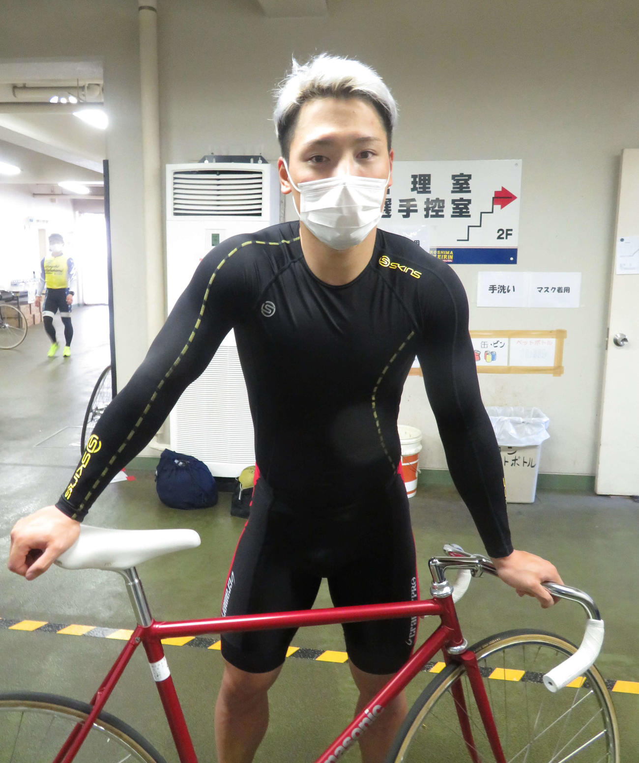 復調気配の南潤が鐘前2角から先行して2着に粘った