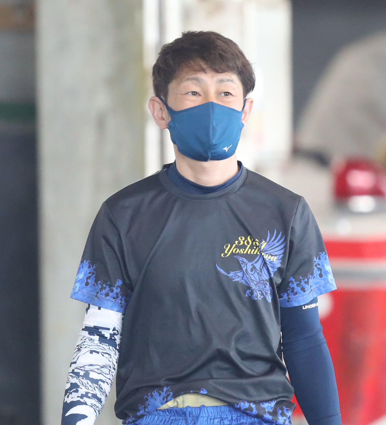 反撃ムードを高める吉川元浩（撮影・屋方直哉）