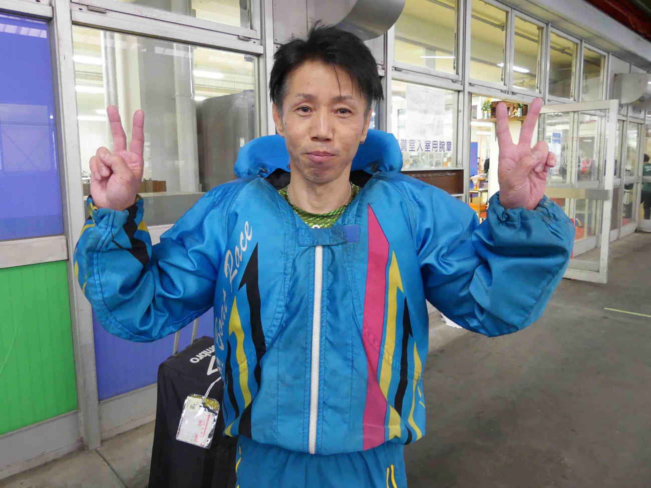 久田武は約8年1カ月ぶり通算5回目の優勝にダブルピースで喜んだ