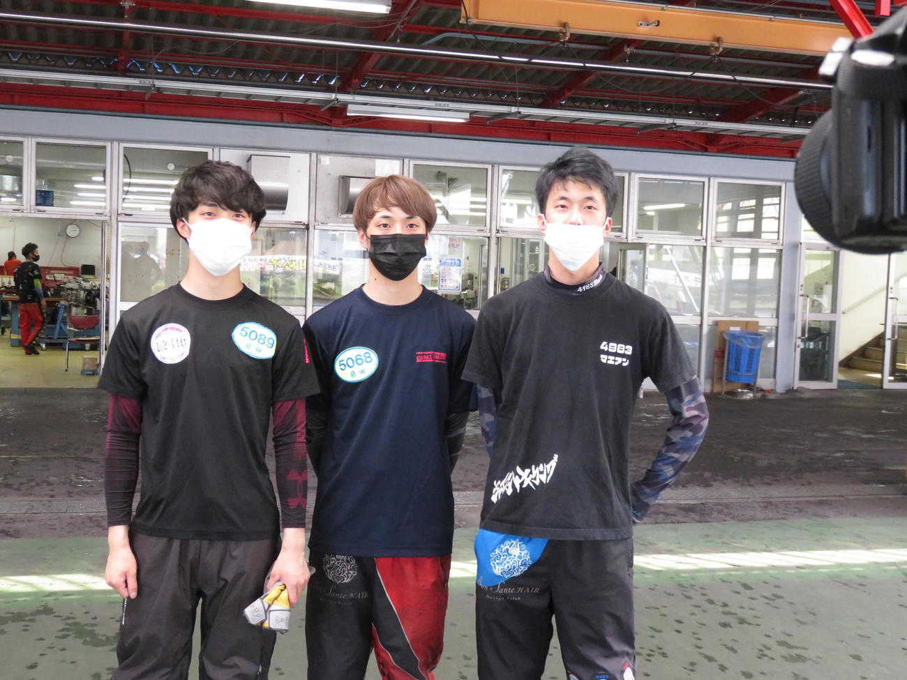 同時あっせんの前田3兄弟。右から篤哉、双子の滉、翔