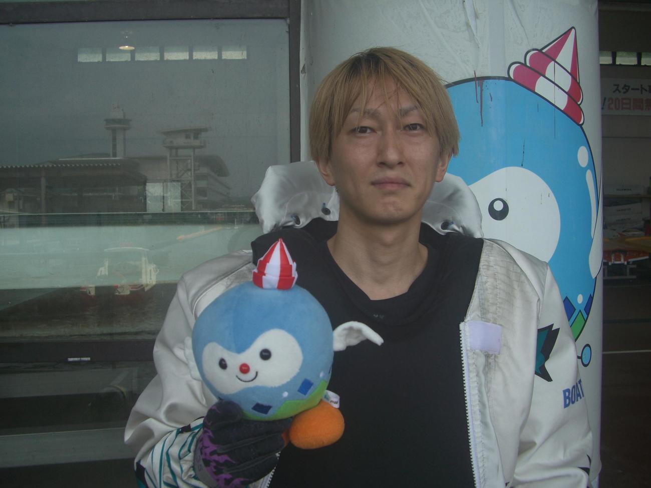イン逃げ決めて優勝を飾った服部達哉