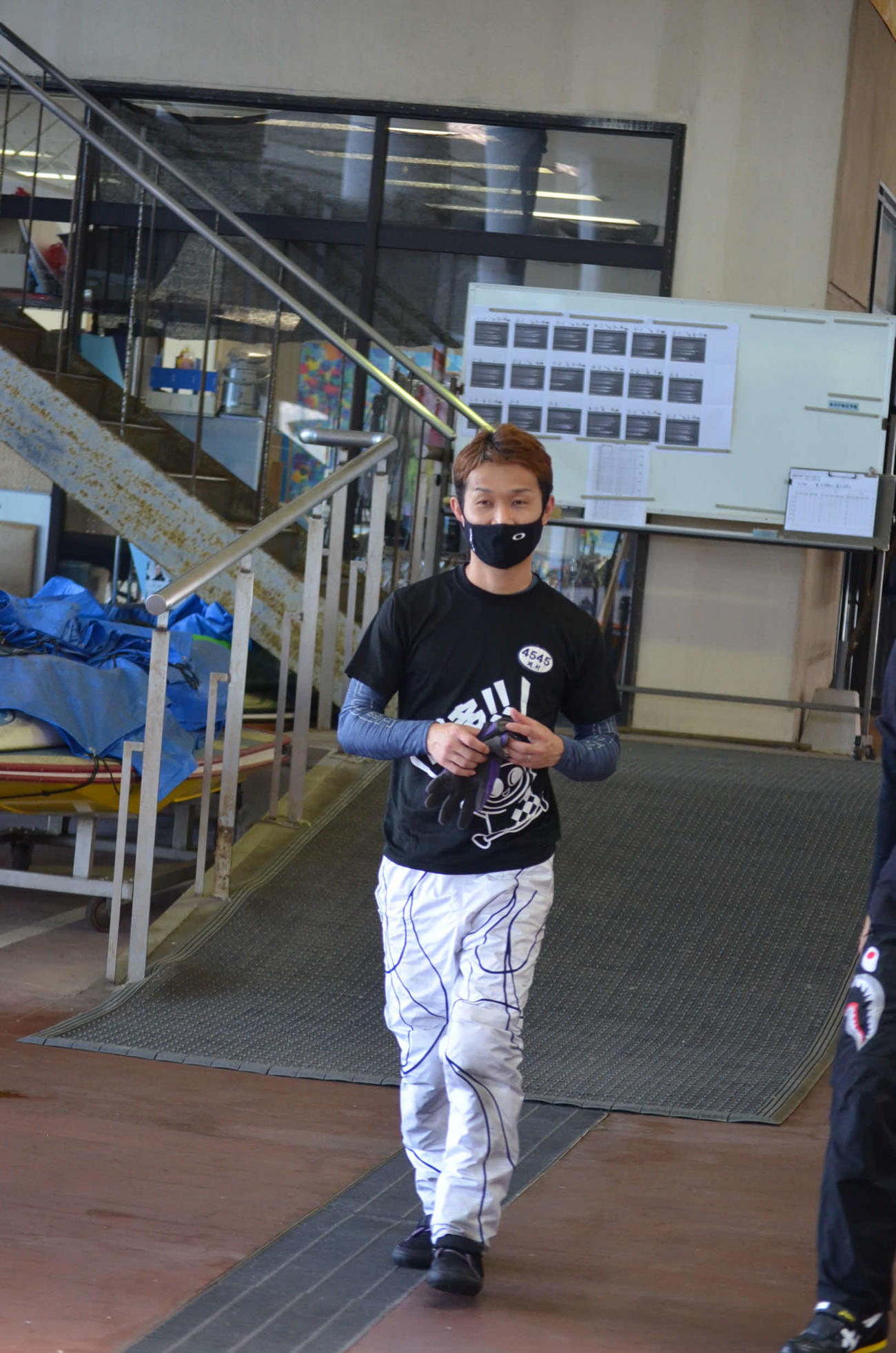 岡村慶太は得点率3位で予選最終日へ