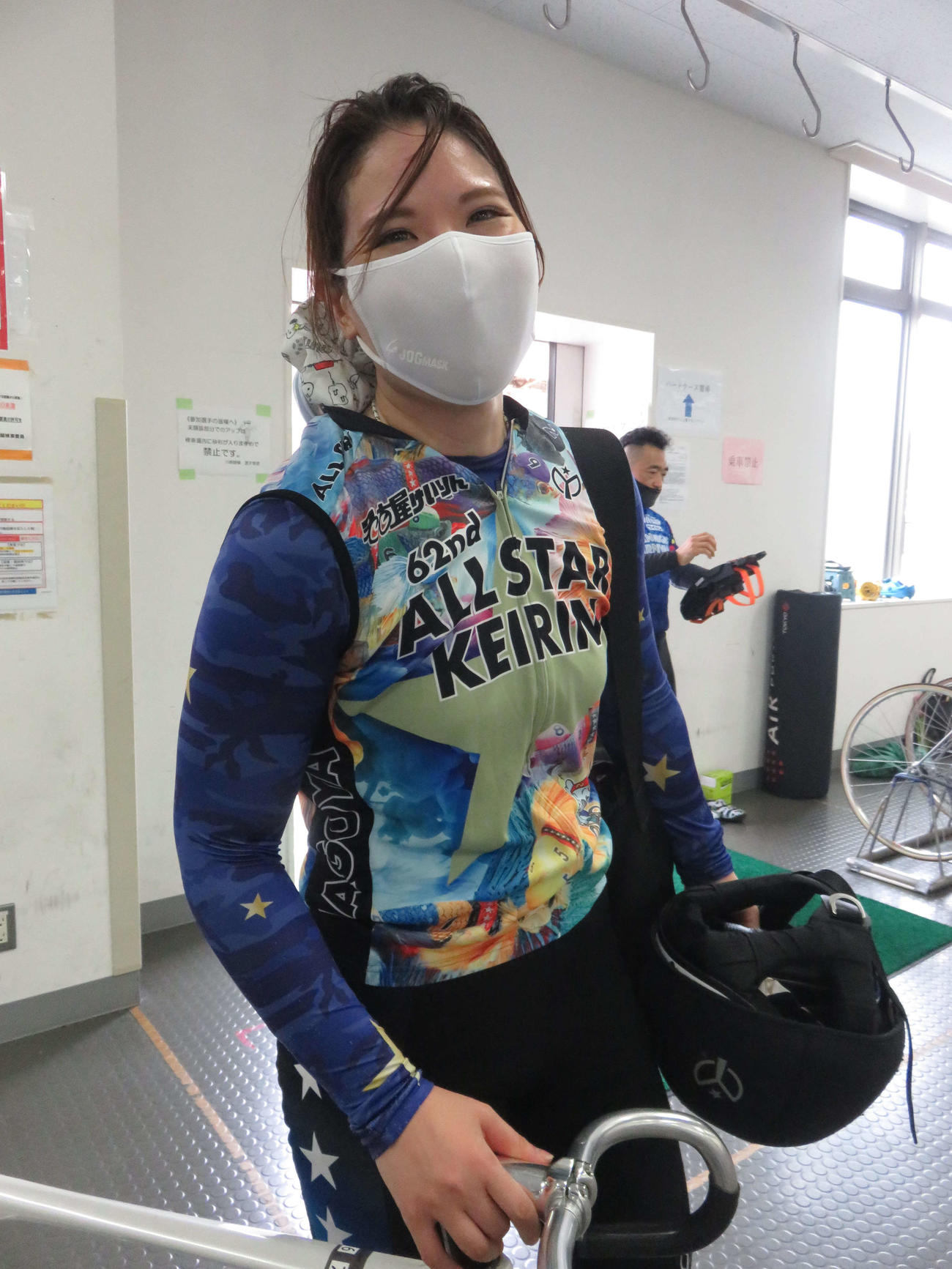 打鐘からの壮絶なたたき合いを演じた石井貴子
