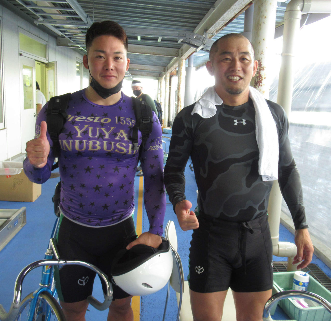 犬伏湧也（左）と藤原義浩がワンツーを決めて決勝進出（撮影・山田敏明）