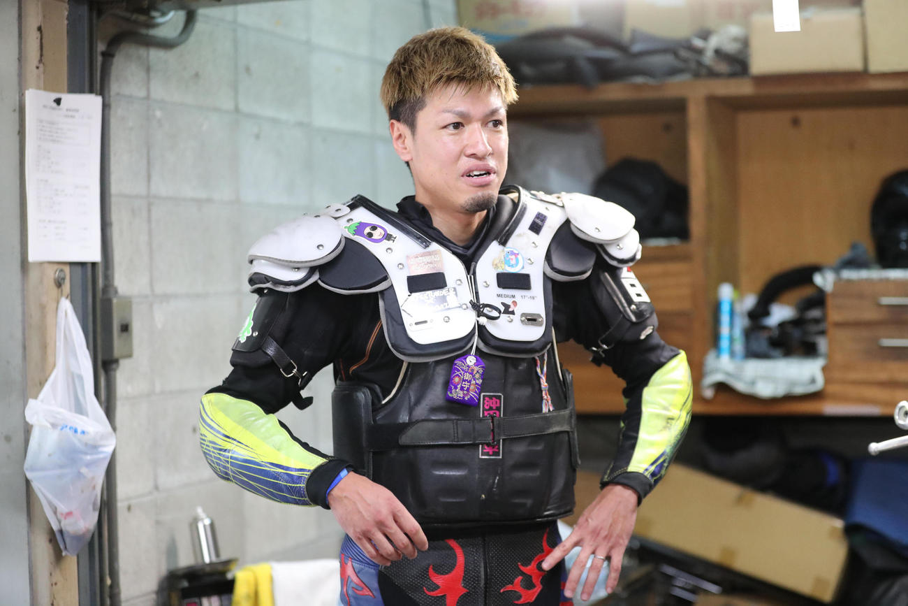 4R 1着の緒方浩一（撮影・梅根麻紀）