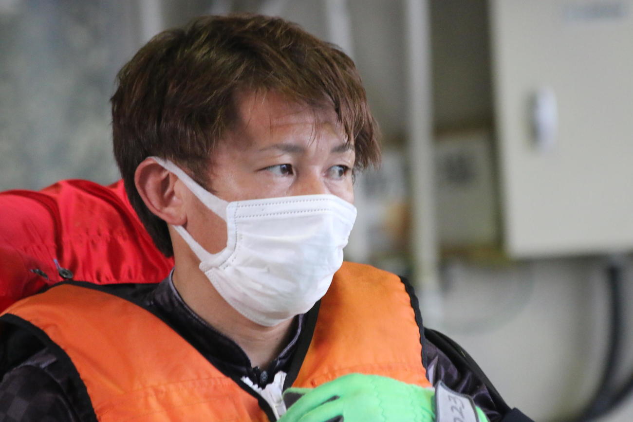 パワフル38号機を手にした柴田友和は、前検一番時計の6秒83をマークした