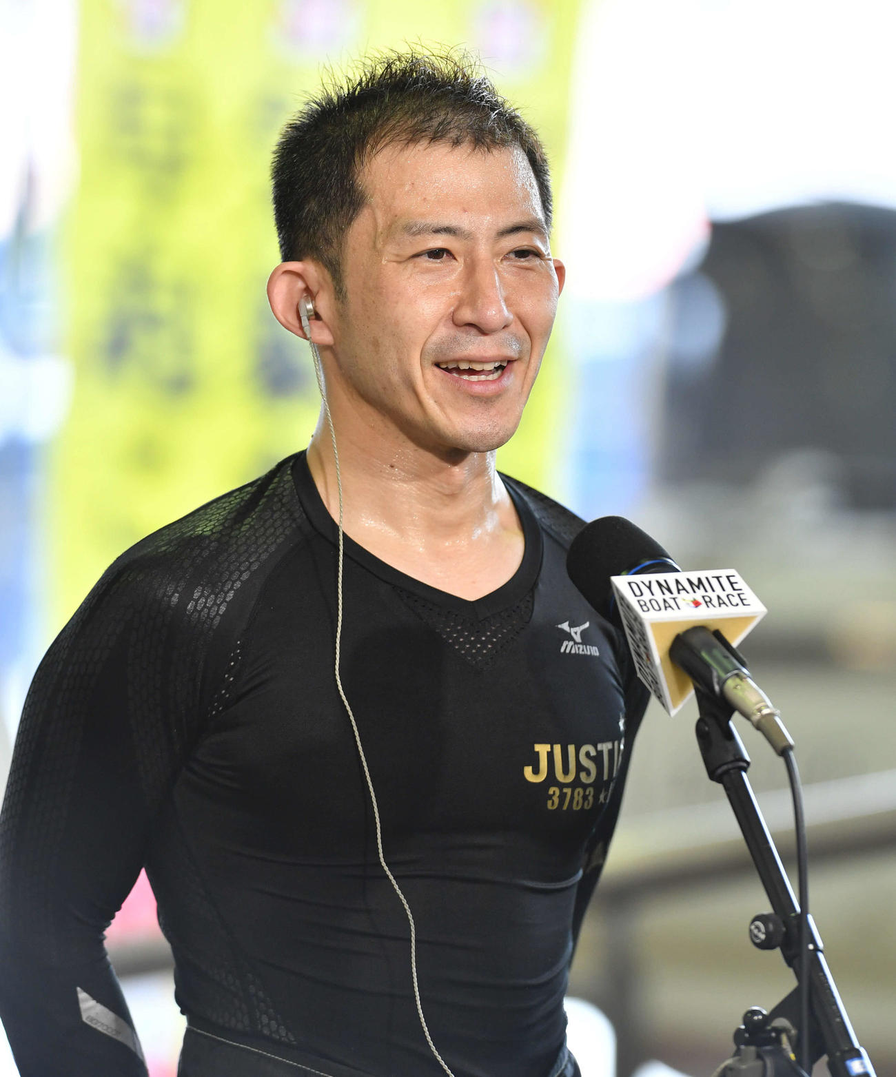 笑顔でインタビューを受ける瓜生正義（撮影・岩下翔太）