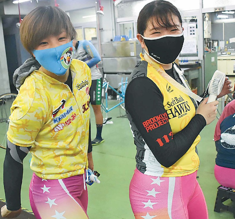 尾方真生（右）を差し切り上機嫌の小林莉子
