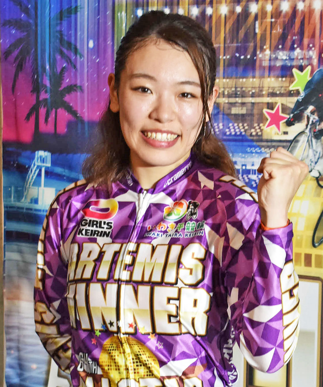 アルテミス賞を初制覇して喜色満面の佐藤水菜