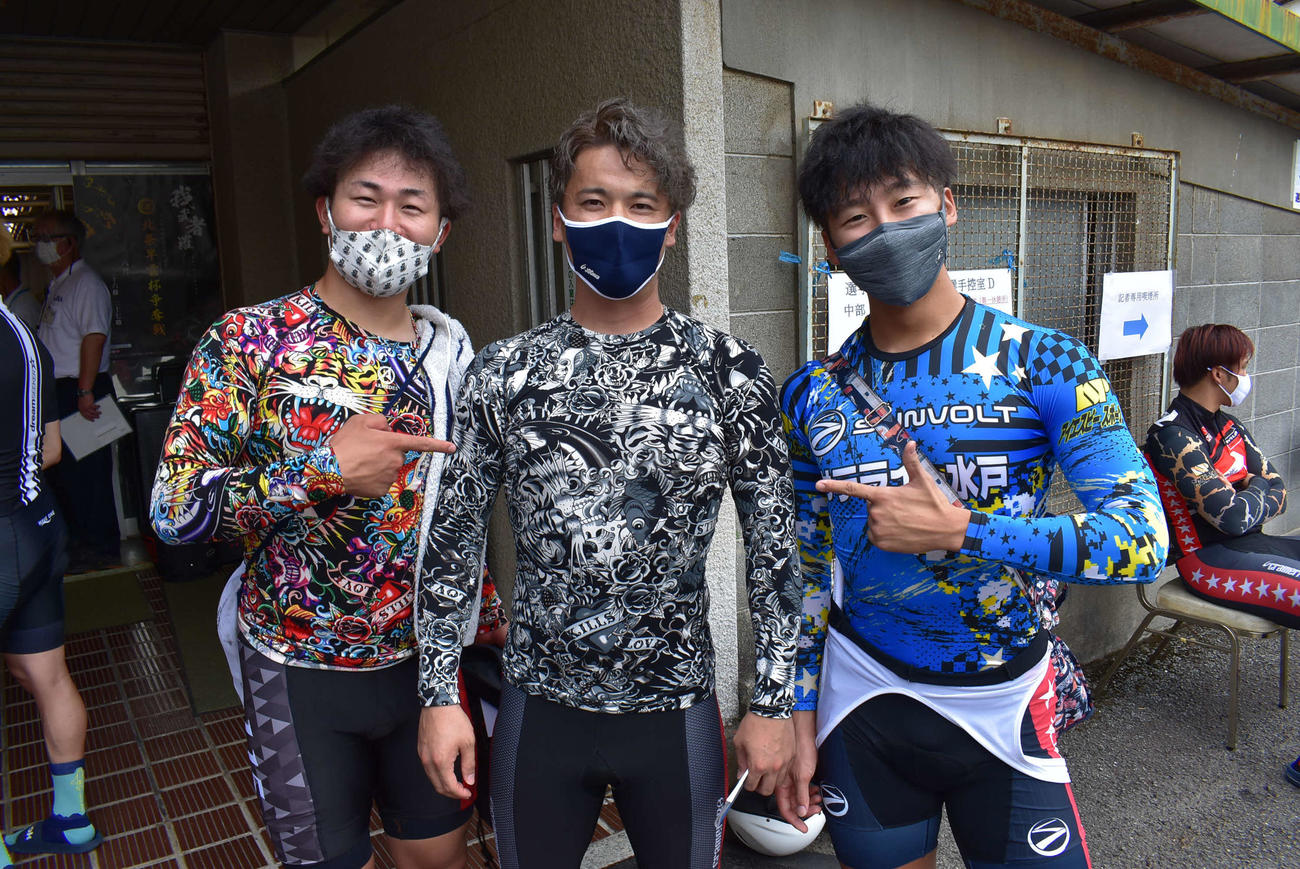 繰り上がり特選の真杉匠は練習仲間の磯田旭(中)、幸田望夢(左)とリラックスムード
