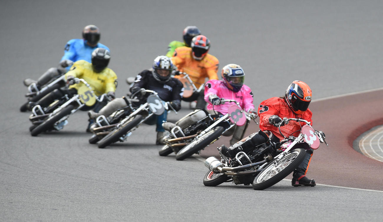予選6R、1着片野利沙（3）、2着重富大輔（8）、3着中野憲人（5）（撮影・柴田隆二）