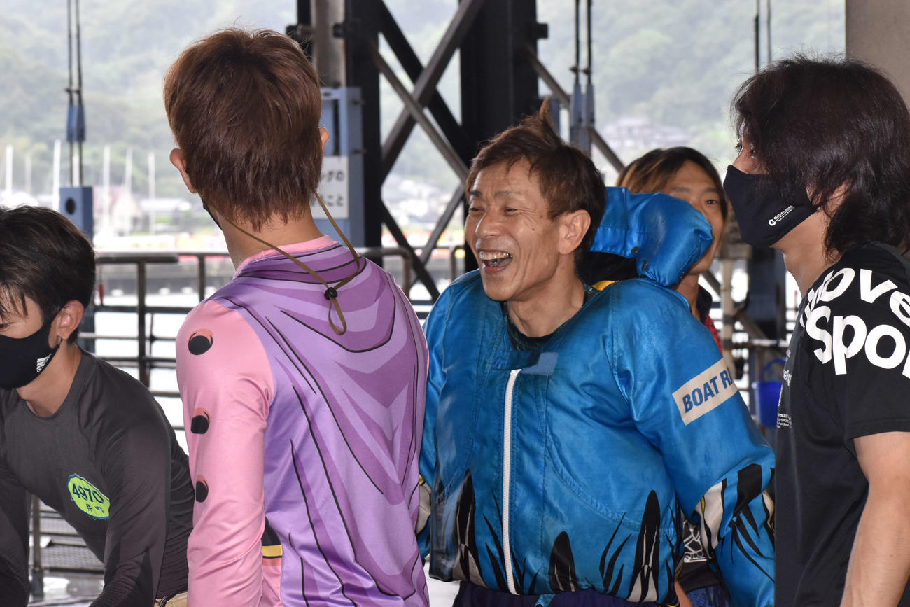 抜きと差しで連勝を決めて笑顔の新良一規