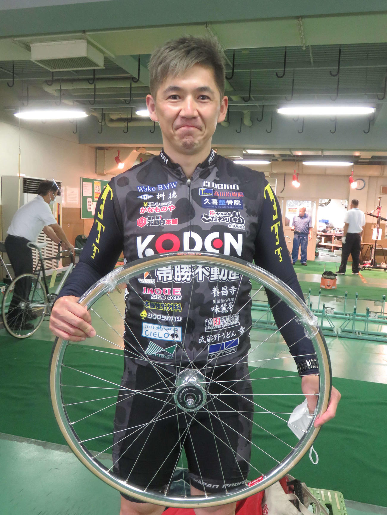 思い出のバンクで初戦突破を狙う新井剛央（撮影・栗田文人）