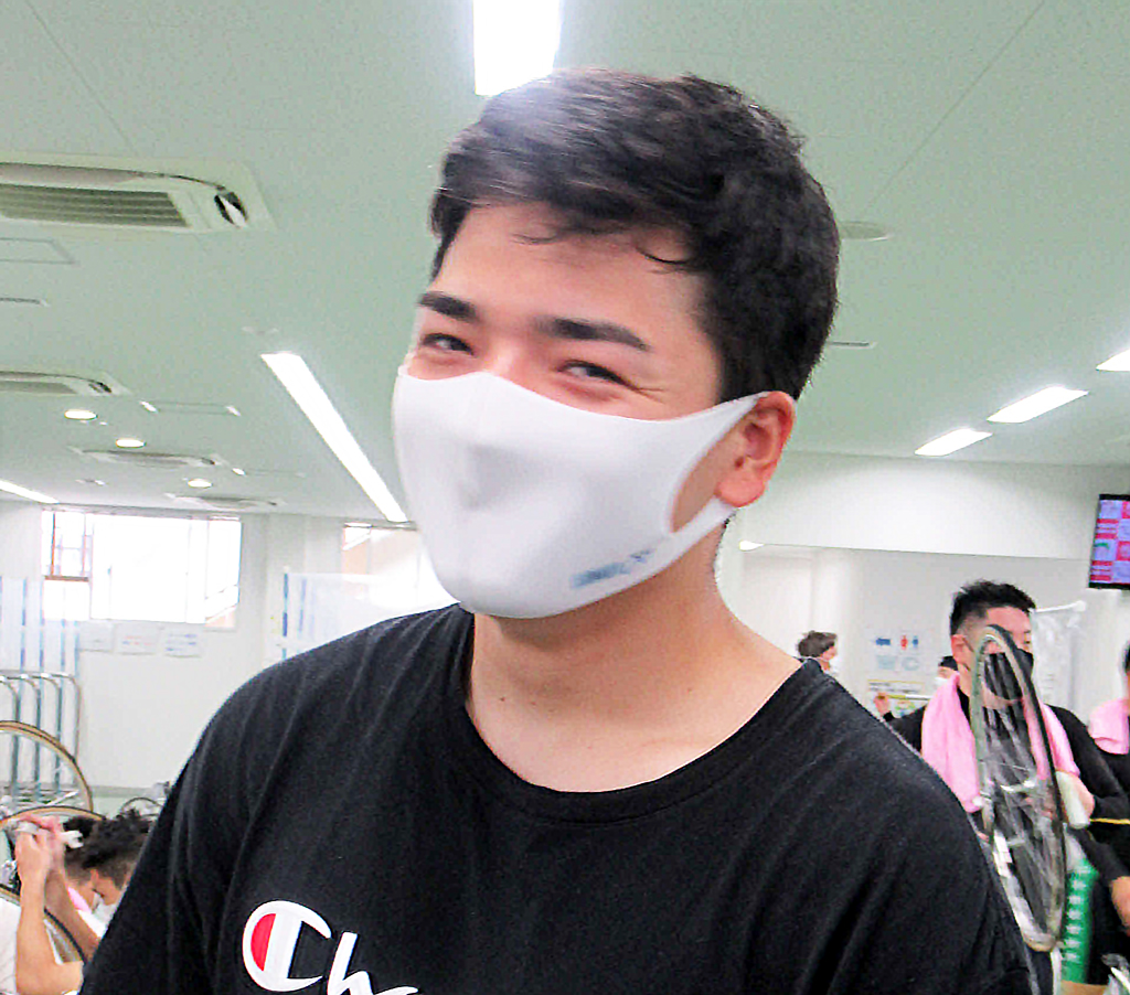 地元で決勝に滑り込み、安堵（あんど）の笑みを見せる岩城佑典（撮影・岡田晋）