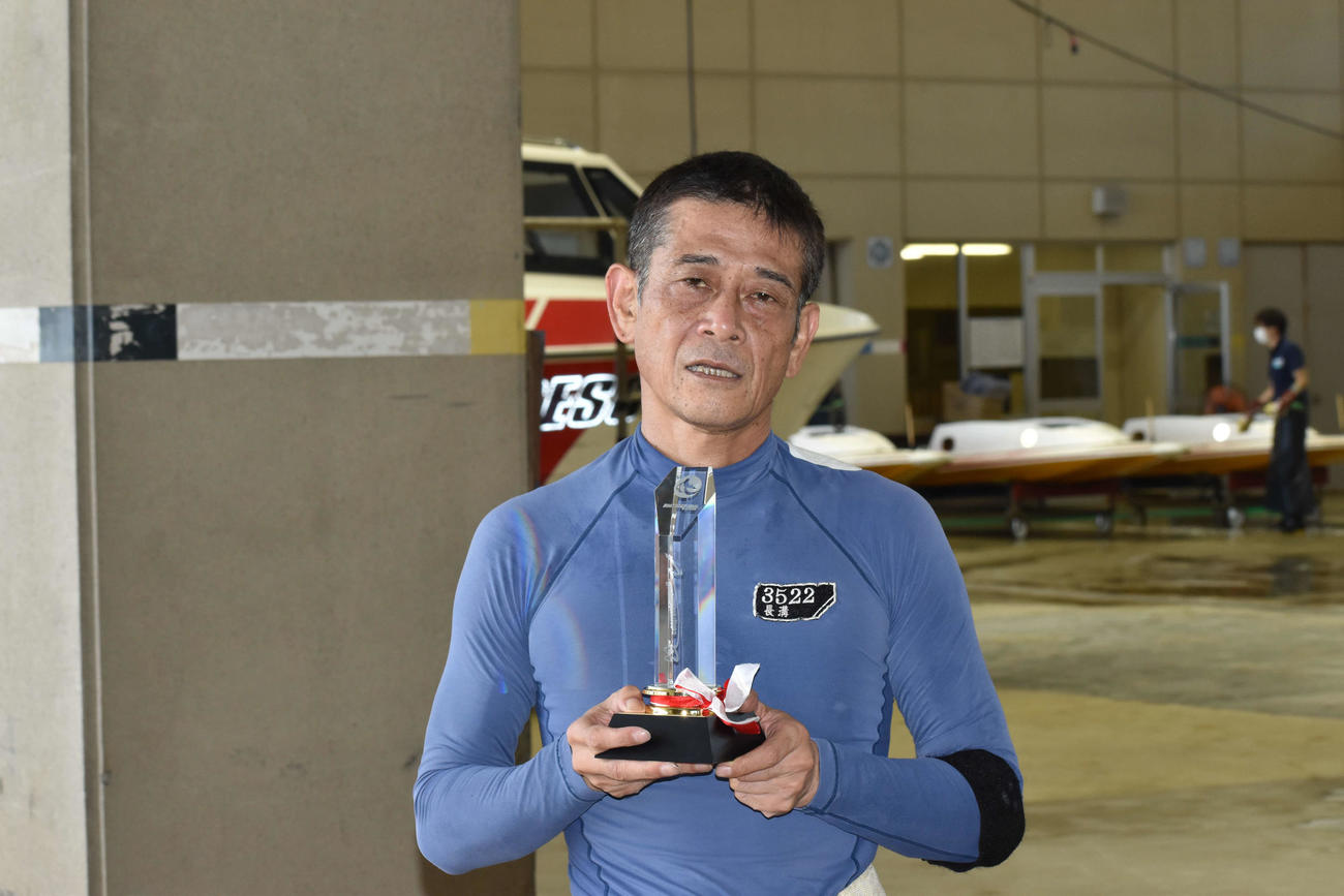 通算32回目の優勝を決めた長溝一生
